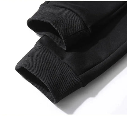 .A casual sports outfit consisting of a long-sleeved hooded t-shirt and elastic-waist pants.