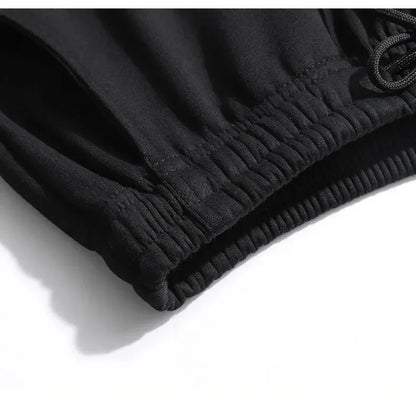 .A casual sports outfit consisting of a long-sleeved hooded t-shirt and elastic-waist pants.